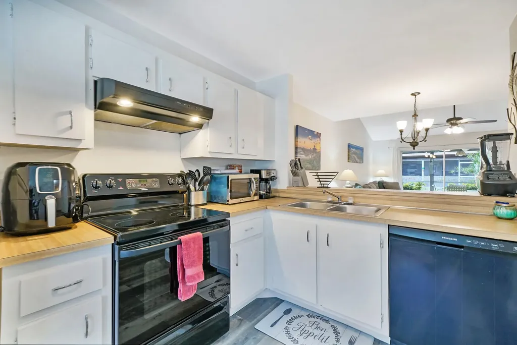 113 Pinewood Court Jupiter FL 33458
