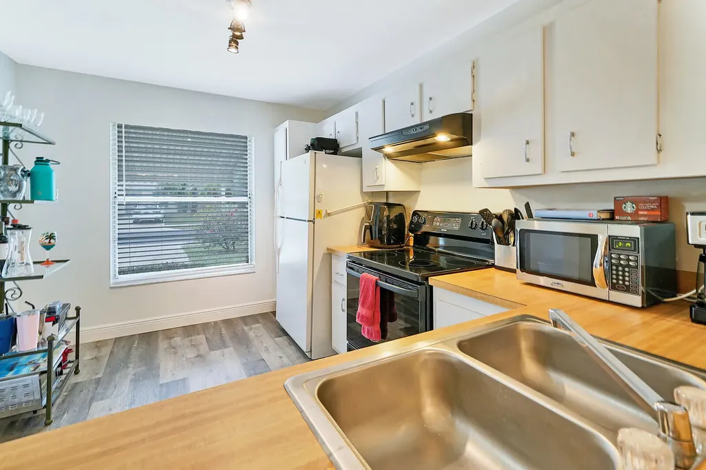 113 Pinewood Court Jupiter FL 33458