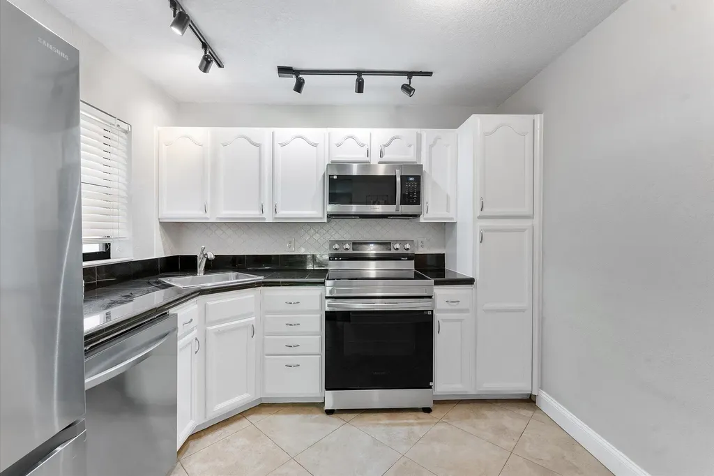 3873 NW 35th Street Coconut Creek FL 33066