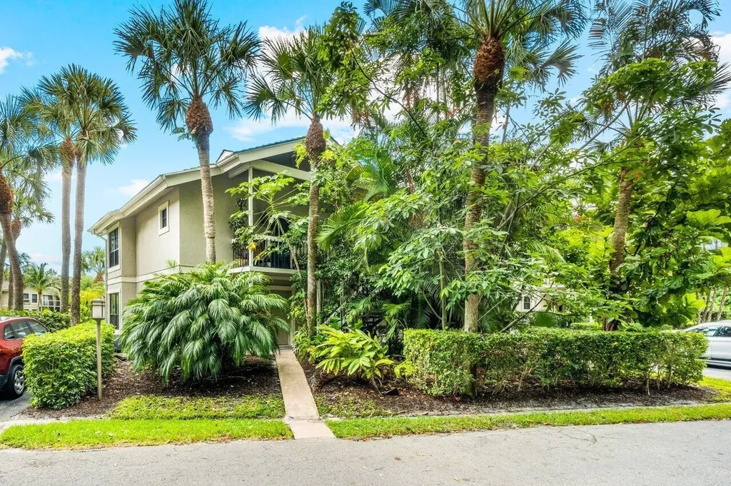 11863 Wimbledon Circle Wellington FL 33414
