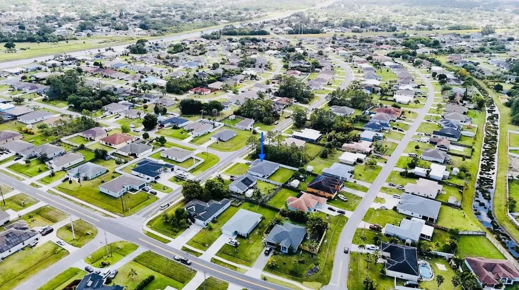 2372 SW Import Drive Port St Lucie FL 34953