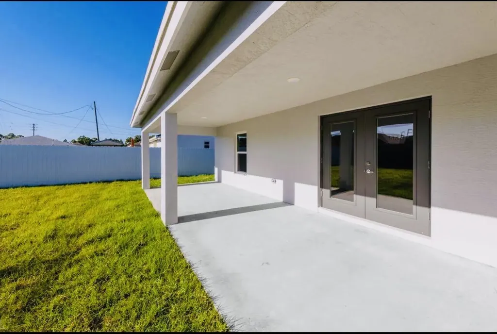 2372 SW Import Drive Port St Lucie FL 34953