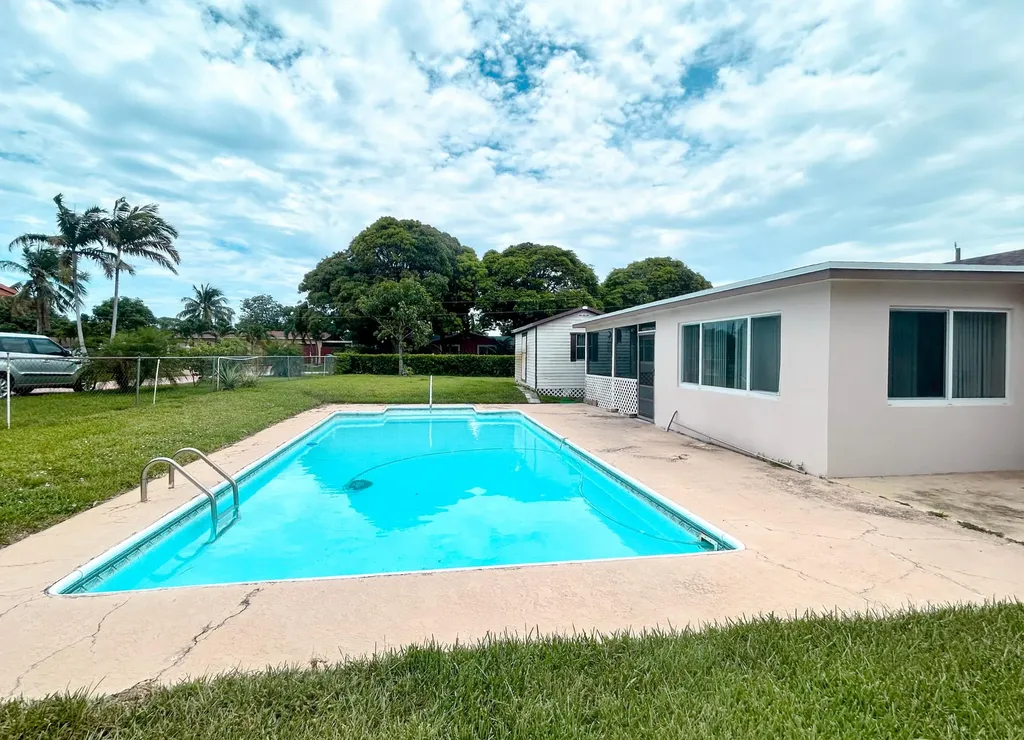 441 SW 6th Avenue Boynton Beach FL 33435