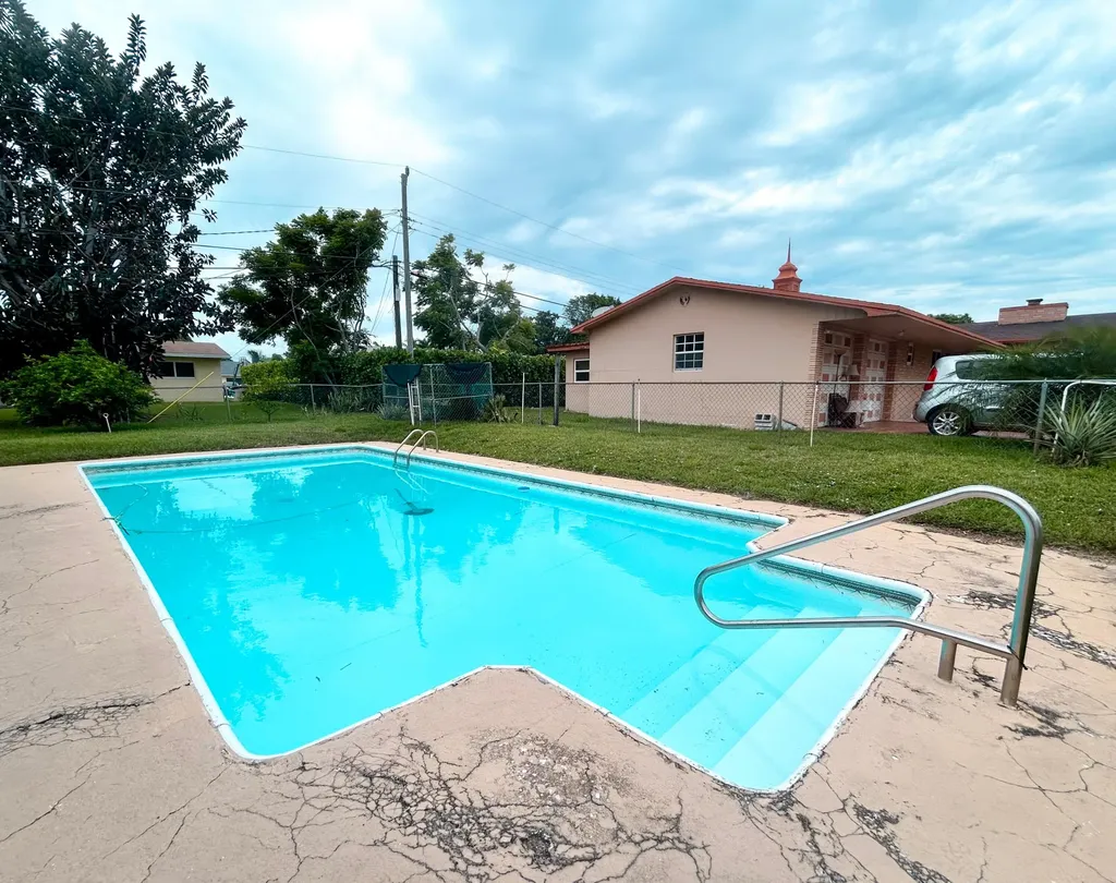 441 SW 6th Avenue Boynton Beach FL 33435