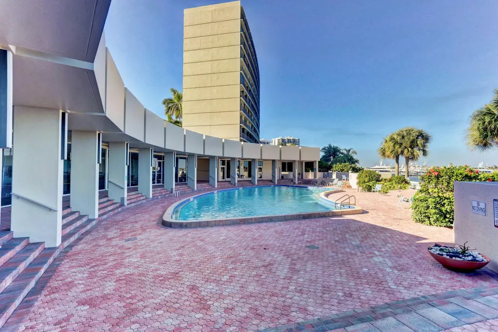 136 Lakeshore Drive North Palm Beach FL 33408