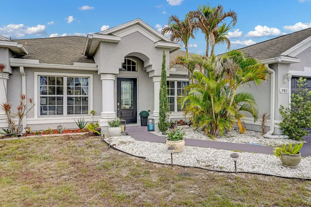981 SW Mccomkle Avenue Port St Lucie FL 34953