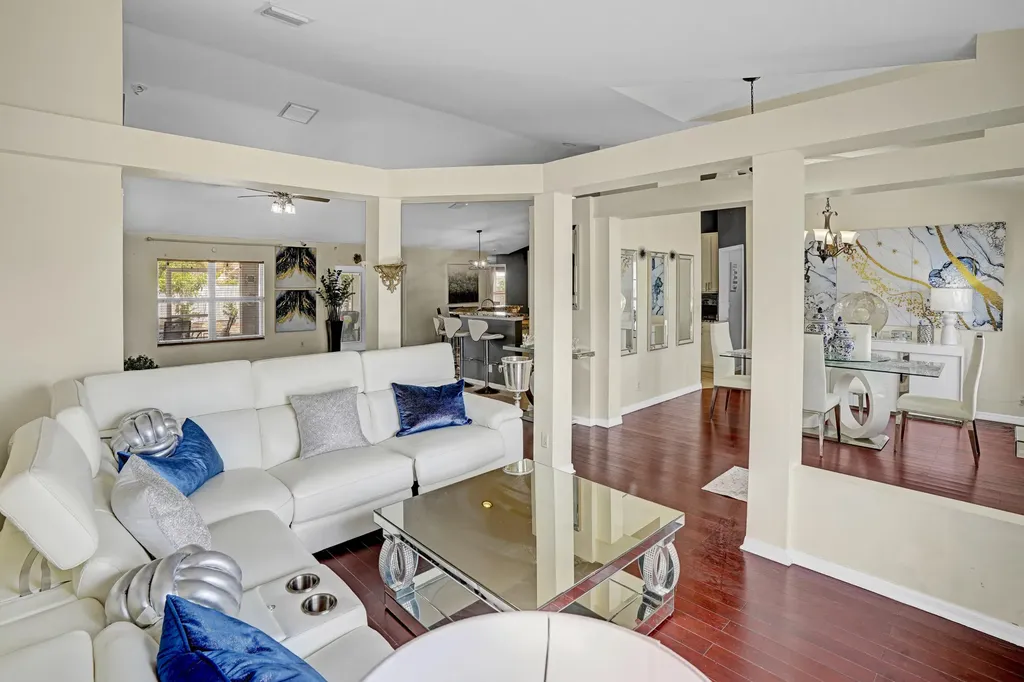 981 SW Mccomkle Avenue Port St Lucie FL 34953