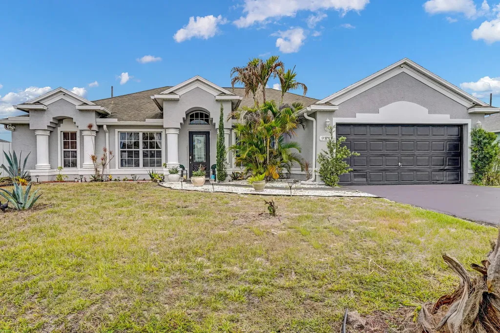 981 SW Mccomkle Avenue Port St Lucie FL 34953