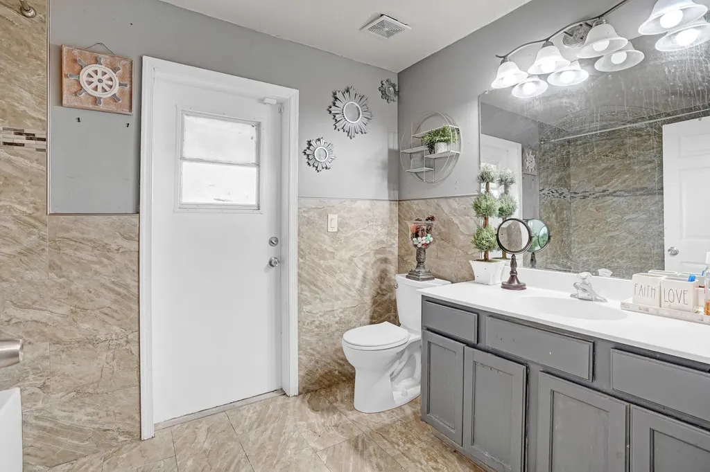981 SW Mccomkle Avenue Port St Lucie FL 34953
