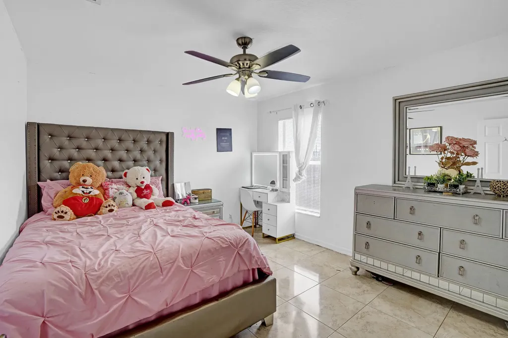 981 SW Mccomkle Avenue Port St Lucie FL 34953