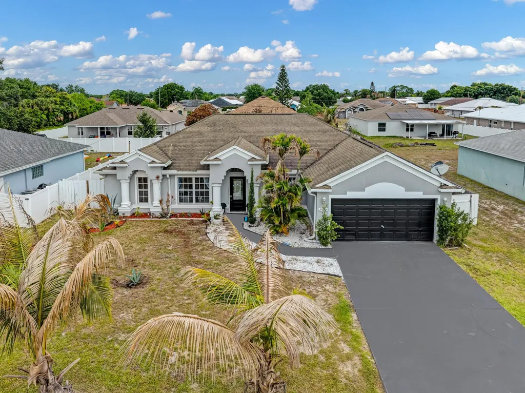 981 SW Mccomkle Avenue Port St Lucie FL 34953