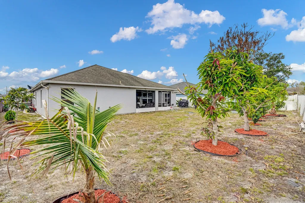 981 SW Mccomkle Avenue Port St Lucie FL 34953