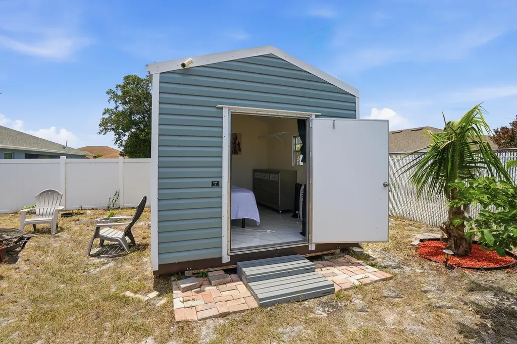 981 SW Mccomkle Avenue Port St Lucie FL 34953
