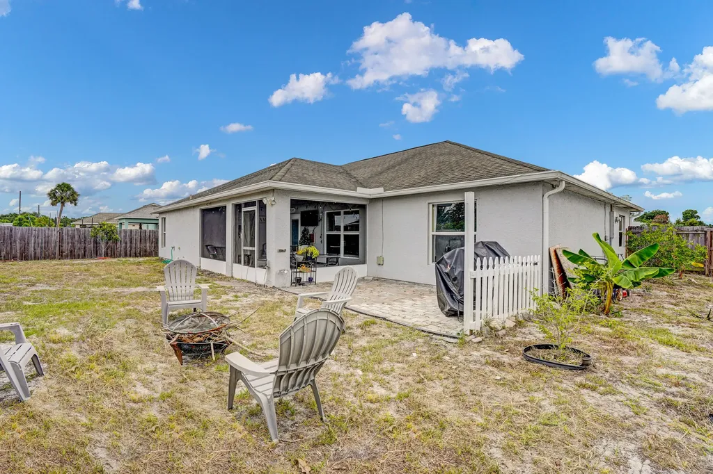 981 SW Mccomkle Avenue Port St Lucie FL 34953