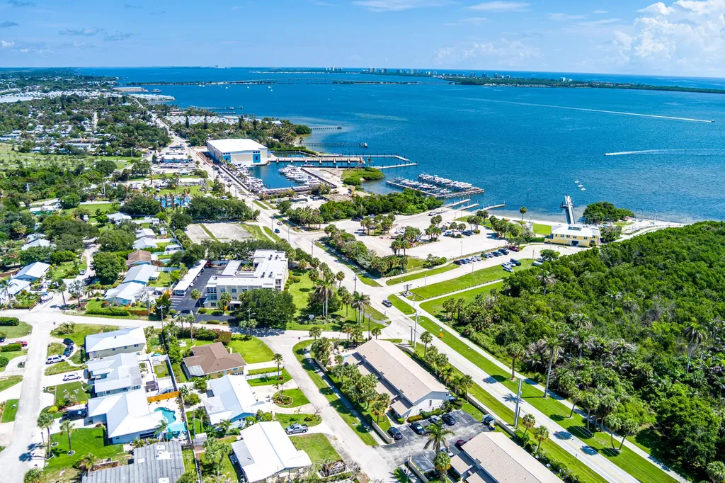 1895 NE Media Avenue Jensen Beach FL 34957