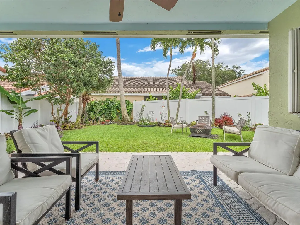 1097 Roble Way Palm Beach Gardens FL 33410