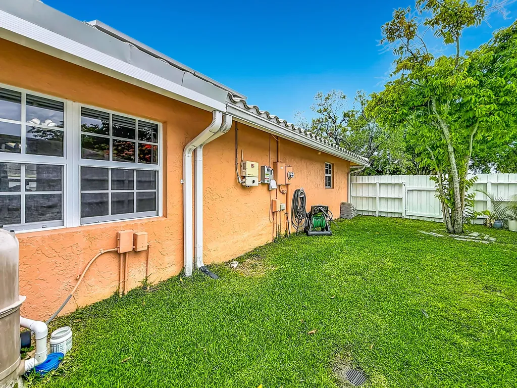 851 E Plantation Circle Plantation FL 33324