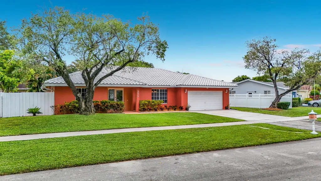 851 E Plantation Circle Plantation FL 33324