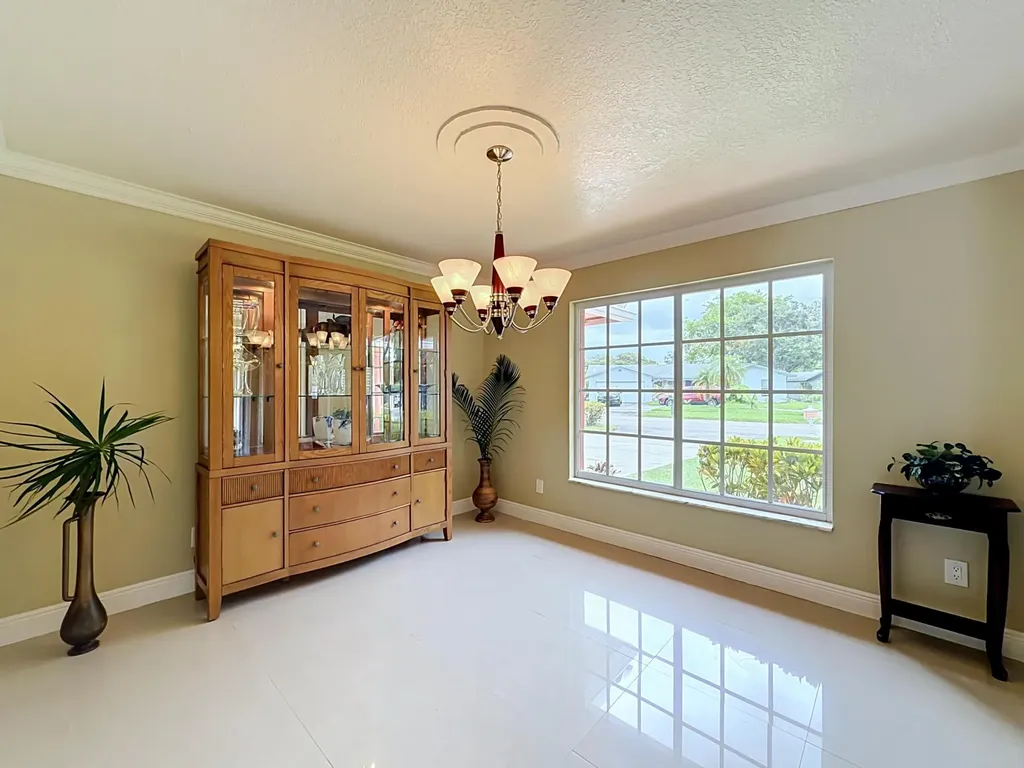 851 E Plantation Circle Plantation FL 33324