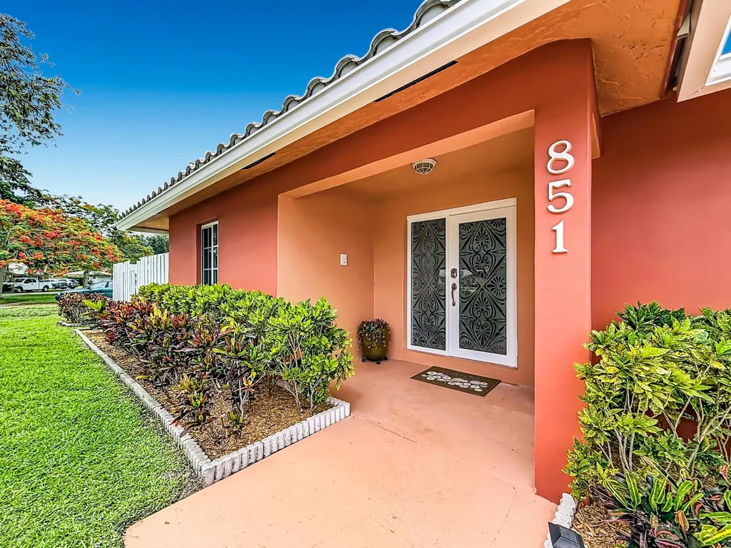 851 E Plantation Circle Plantation FL 33324