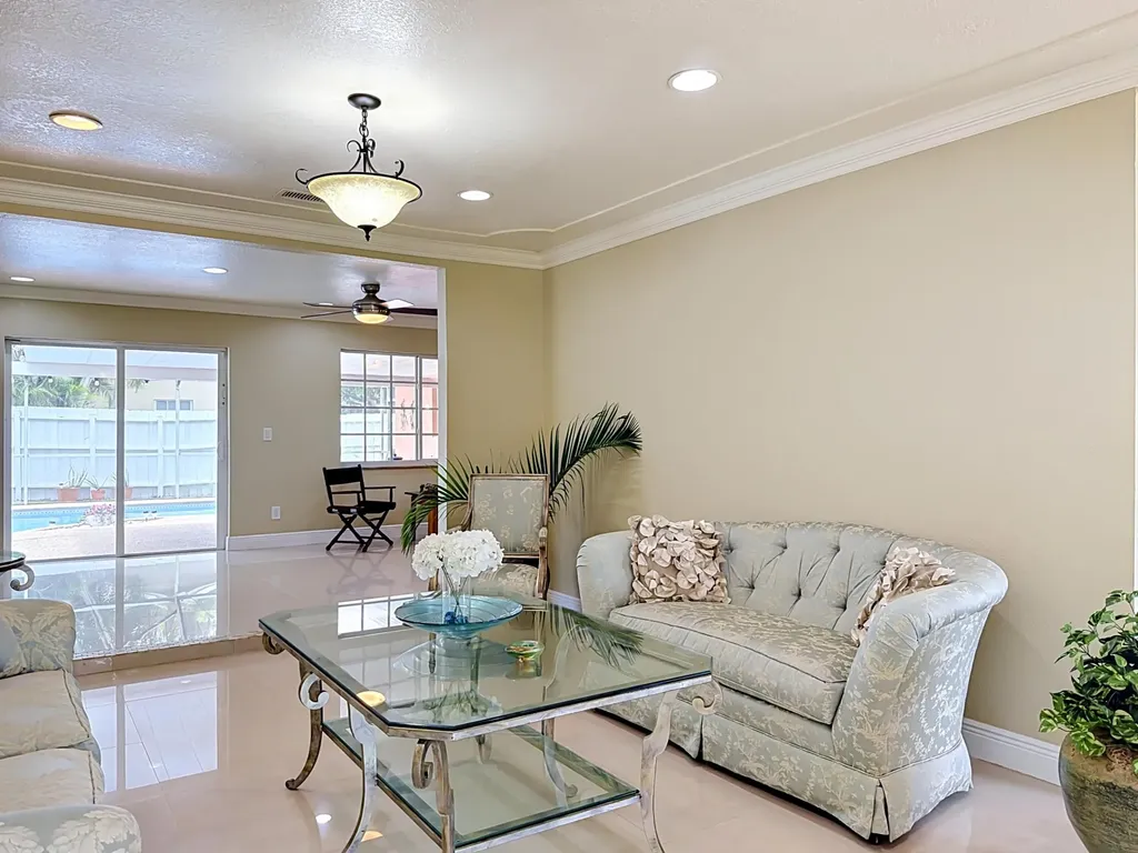 851 E Plantation Circle Plantation FL 33324