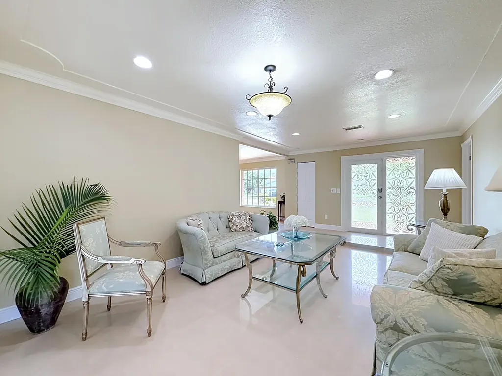 851 E Plantation Circle Plantation FL 33324