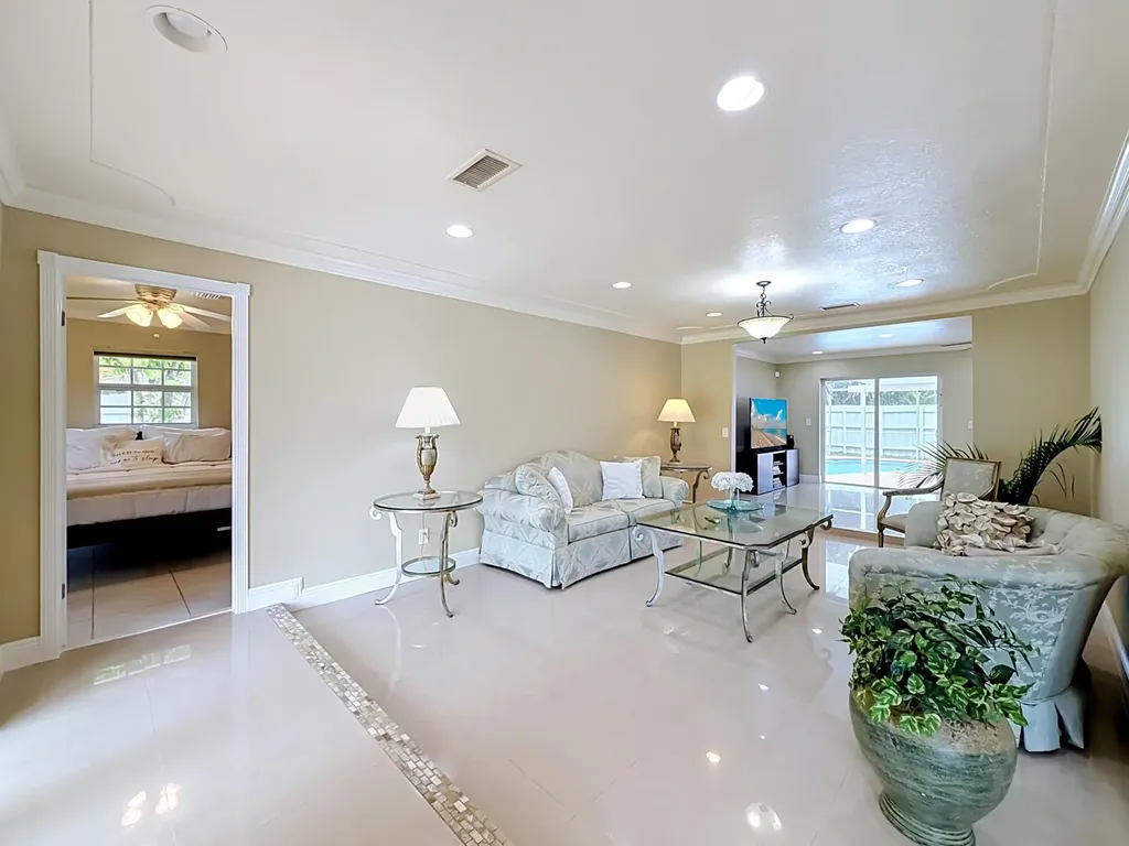 851 E Plantation Circle Plantation FL 33324