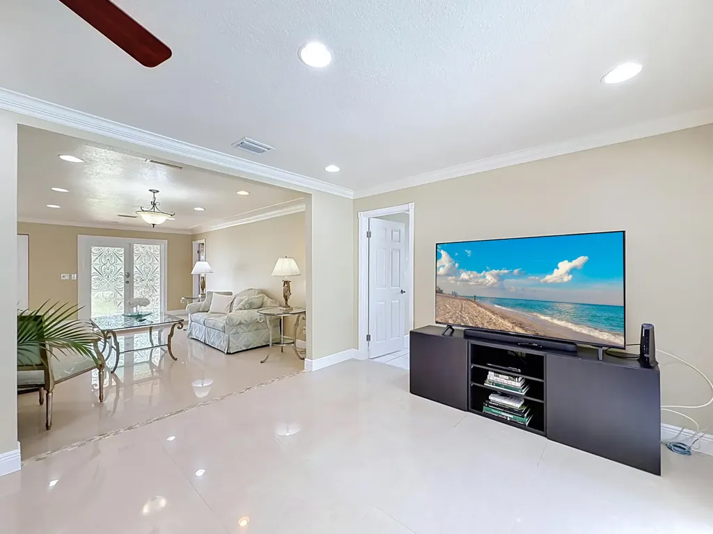 851 E Plantation Circle Plantation FL 33324