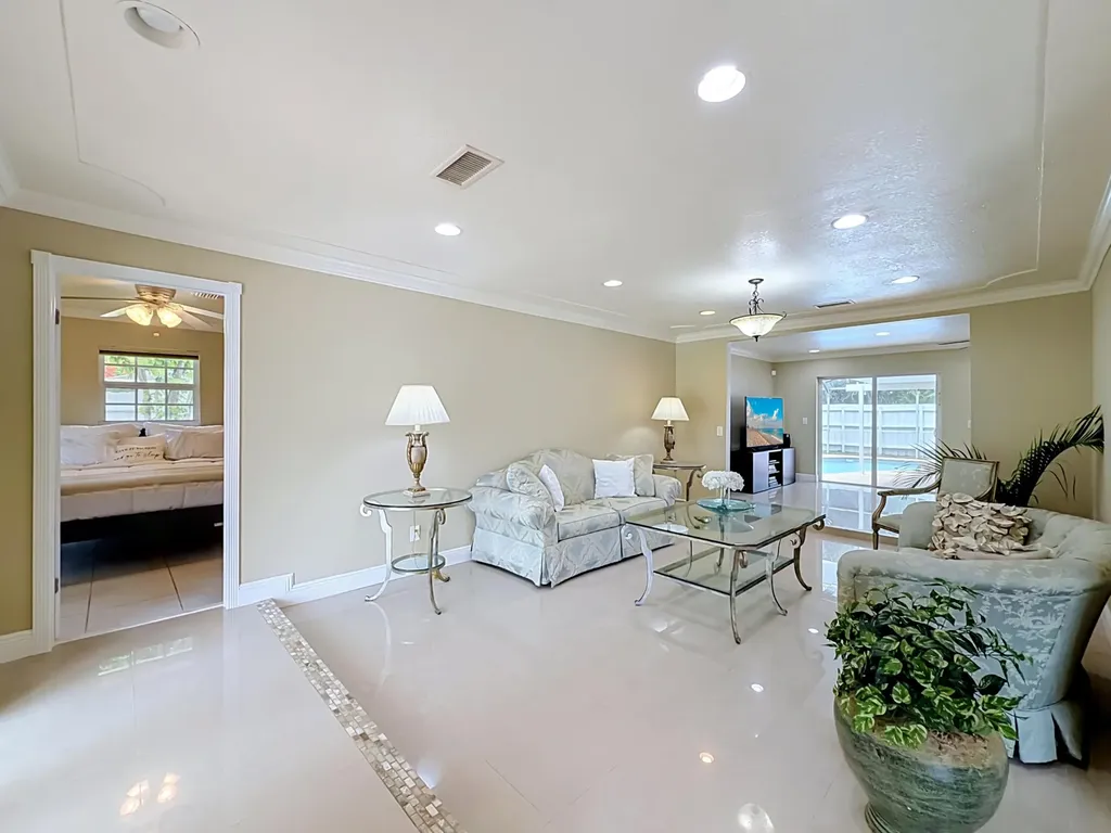 851 E Plantation Circle Plantation FL 33324
