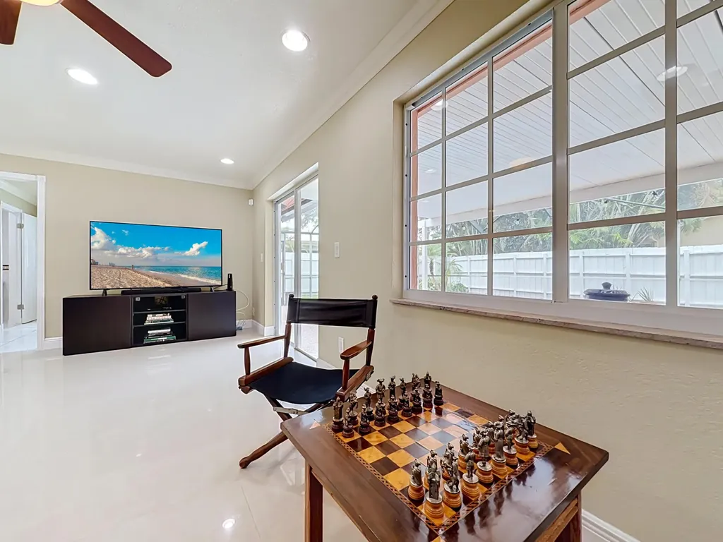 851 E Plantation Circle Plantation FL 33324