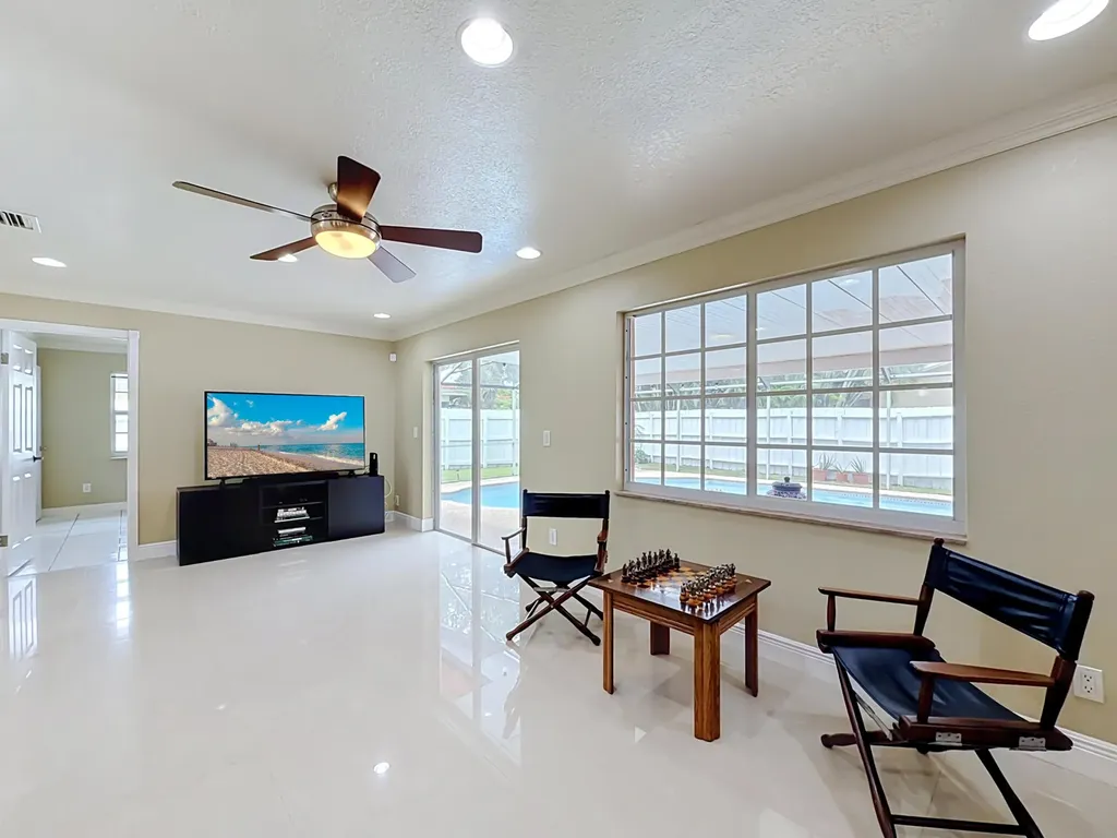 851 E Plantation Circle Plantation FL 33324