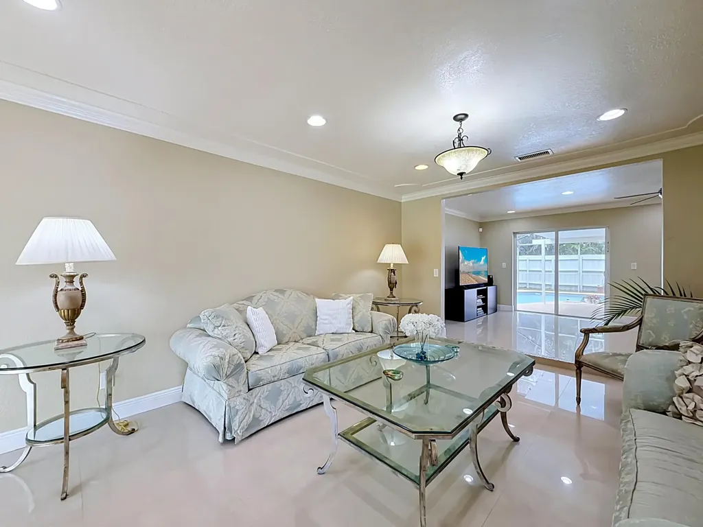 851 E Plantation Circle Plantation FL 33324