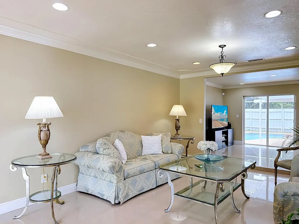 851 E Plantation Circle Plantation FL 33324