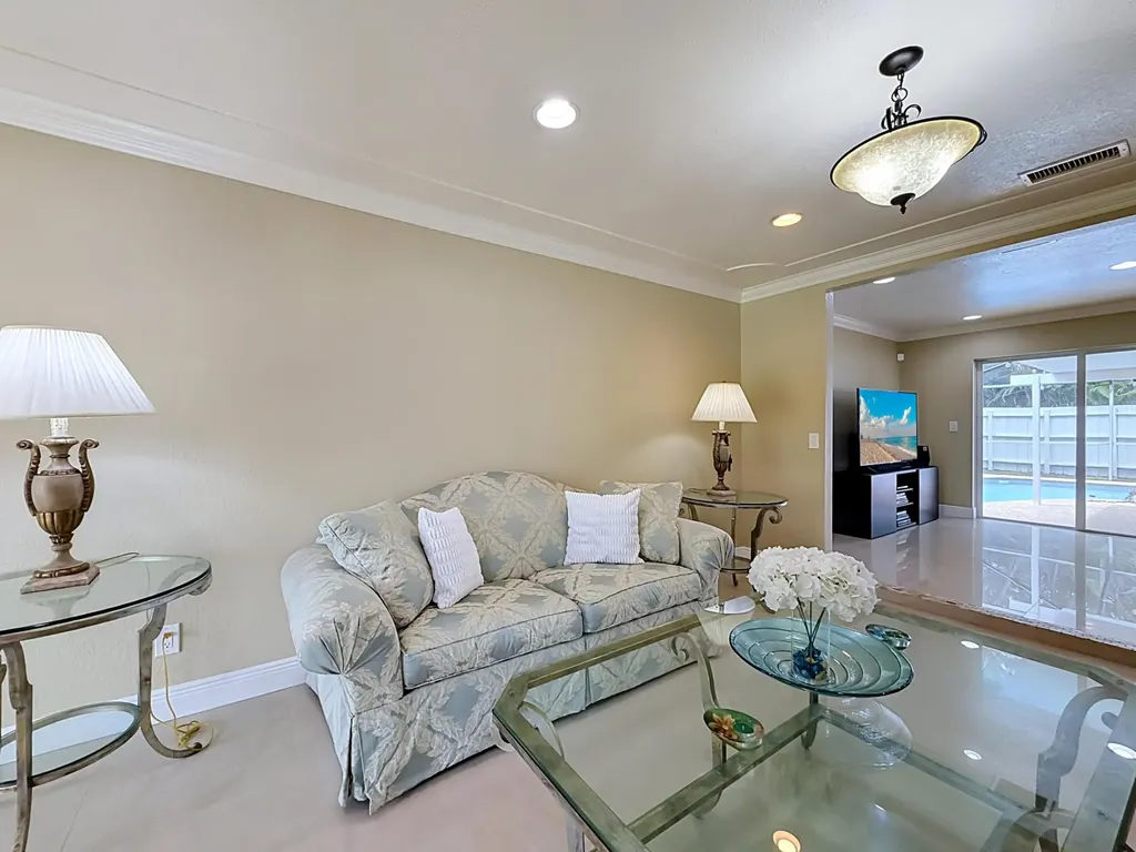 851 E Plantation Circle Plantation FL 33324