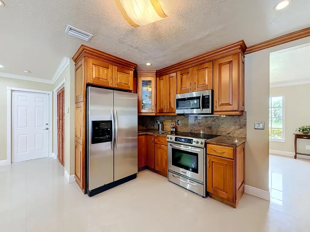 851 E Plantation Circle Plantation FL 33324