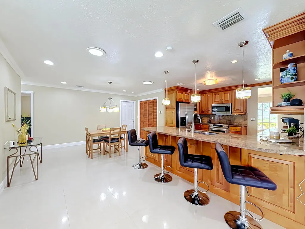 851 E Plantation Circle Plantation FL 33324
