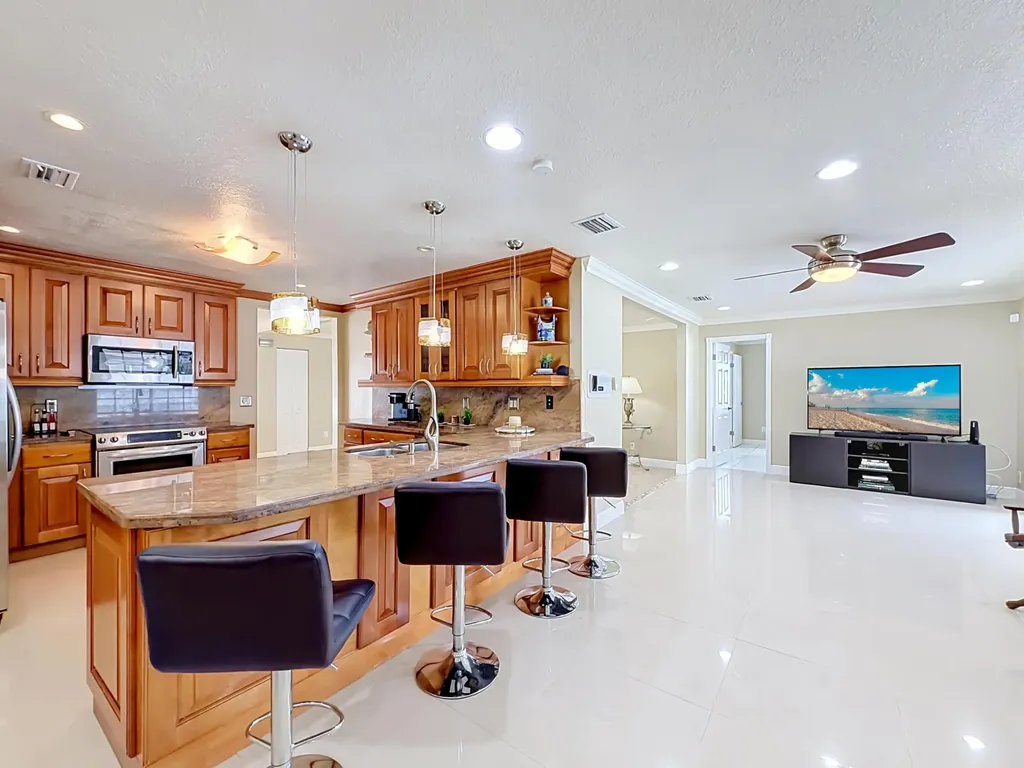 851 E Plantation Circle Plantation FL 33324
