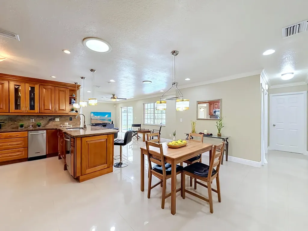 851 E Plantation Circle Plantation FL 33324