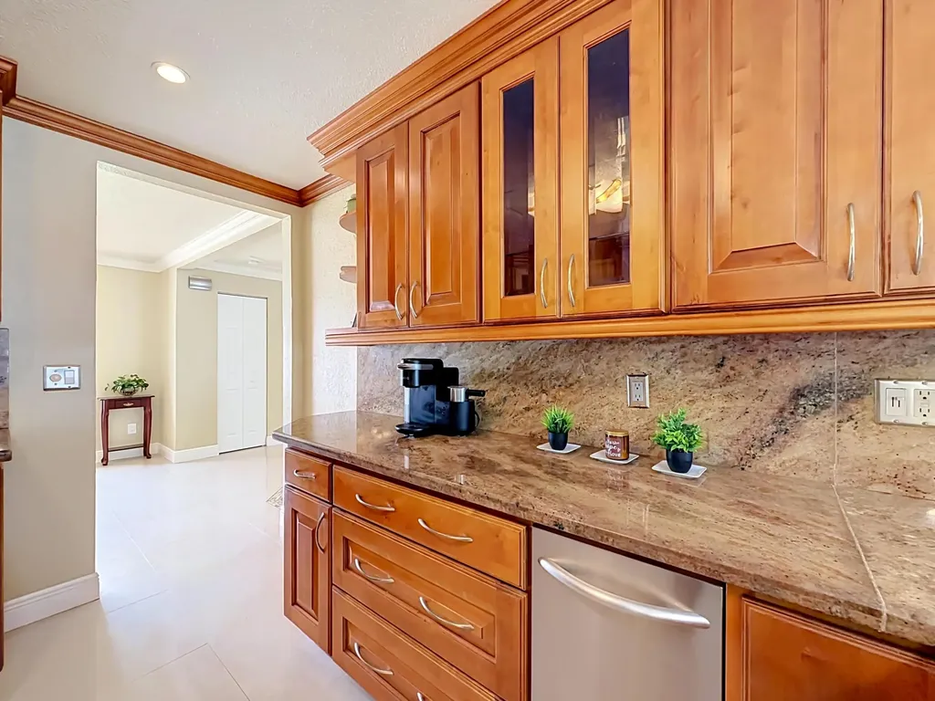 851 E Plantation Circle Plantation FL 33324