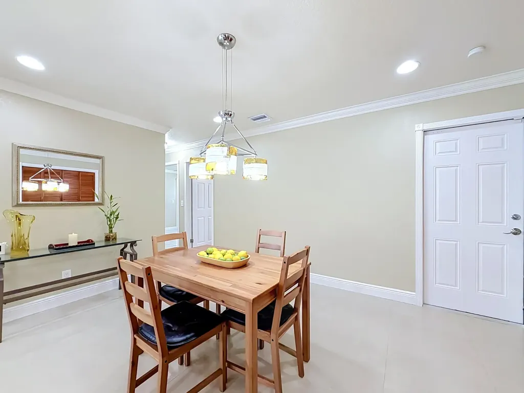 851 E Plantation Circle Plantation FL 33324