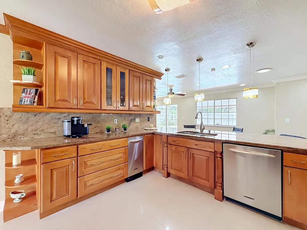 851 E Plantation Circle Plantation FL 33324
