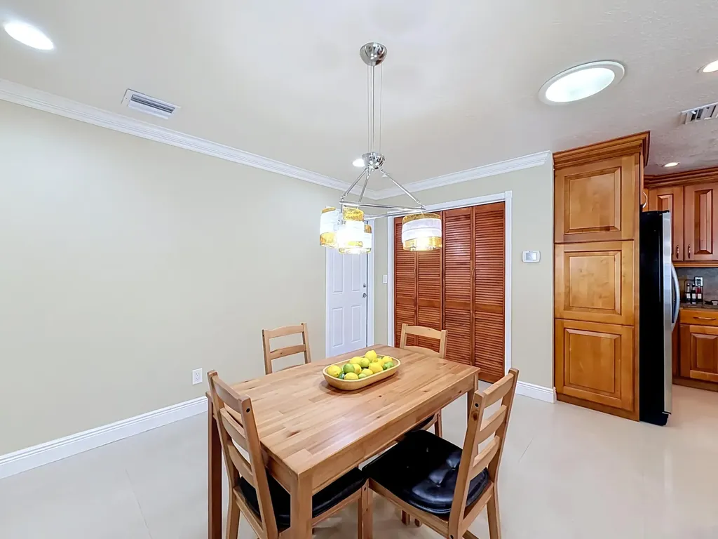 851 E Plantation Circle Plantation FL 33324