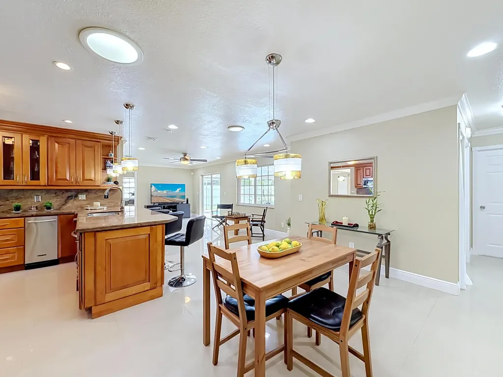 851 E Plantation Circle Plantation FL 33324