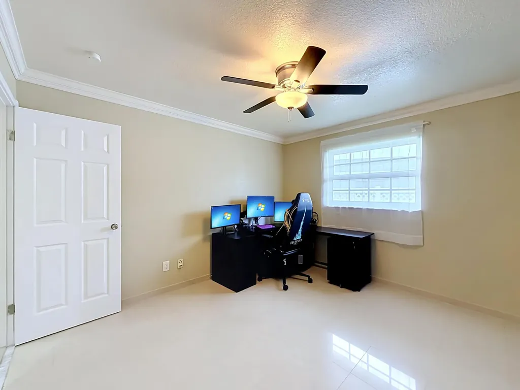 851 E Plantation Circle Plantation FL 33324