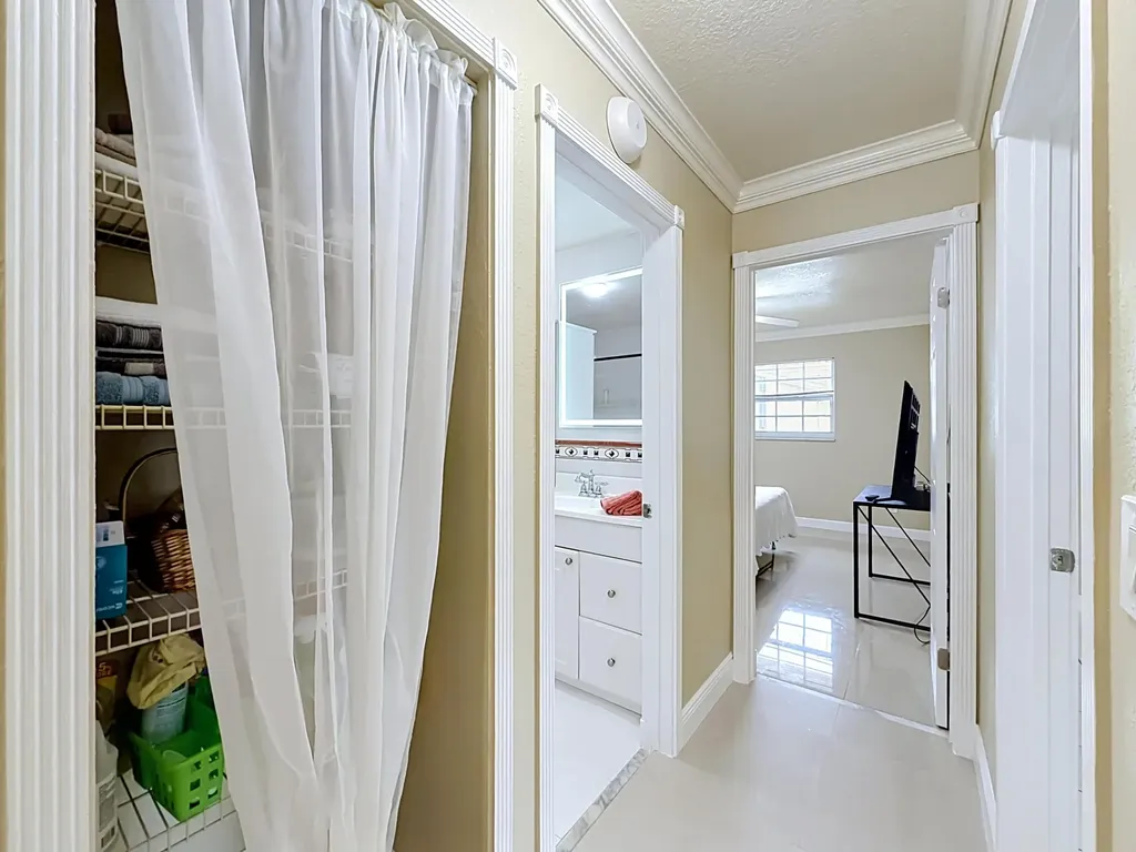 851 E Plantation Circle Plantation FL 33324
