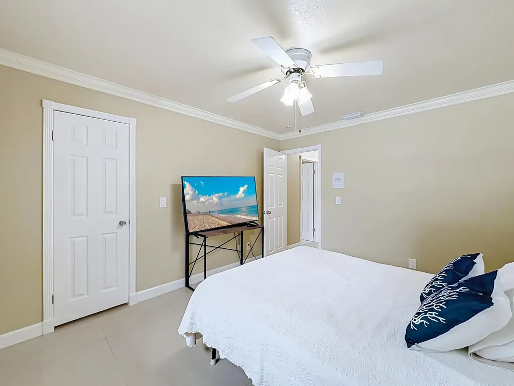 851 E Plantation Circle Plantation FL 33324