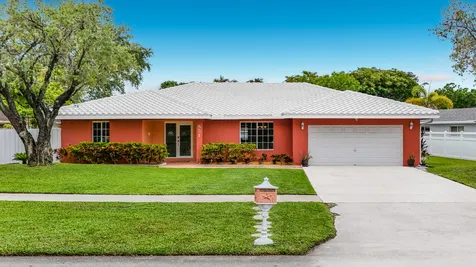 851 E Plantation Circle Plantation FL 33324