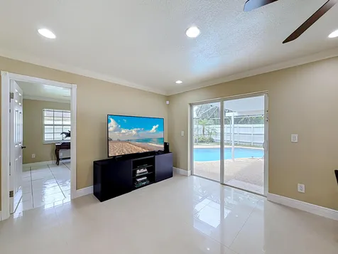 851 E Plantation Circle Plantation FL 33324