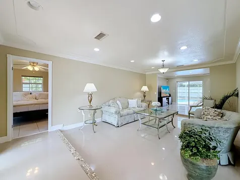 851 E Plantation Circle Plantation FL 33324