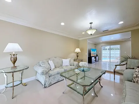 851 E Plantation Circle Plantation FL 33324